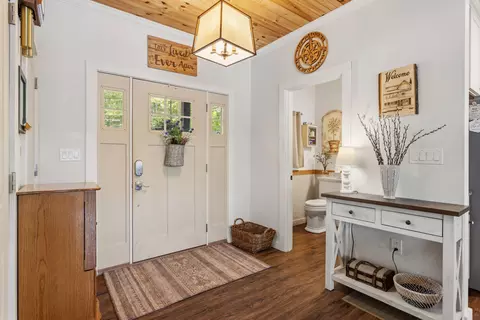 Entry Way - 50 Gaumont Rd, Windham, NH 03087 photo 1 of 3
