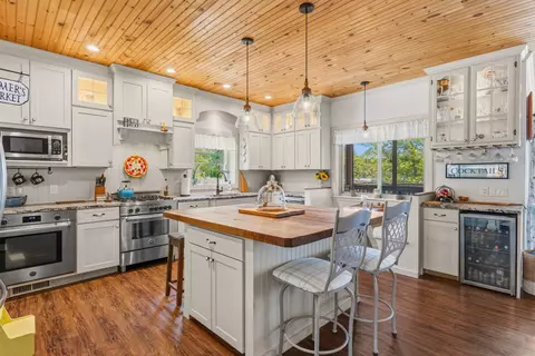 Kitchen - 50 Gaumont Rd, Windham, NH 03087 photo 3 of 8