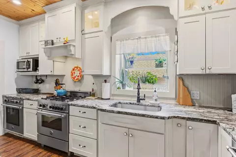 Kitchen - 50 Gaumont Rd, Windham, NH 03087 photo 5 of 8