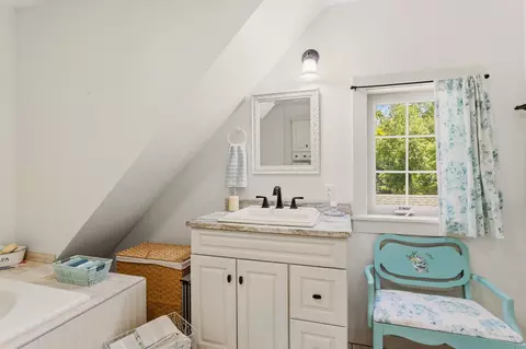 Bath - 50 Gaumont Rd, Windham, NH 03087 photo 2 of 6