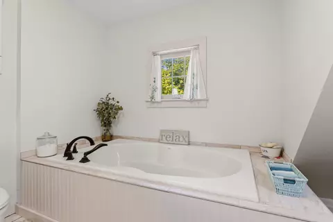 Bath - 50 Gaumont Rd, Windham, NH 03087 photo 3 of 6