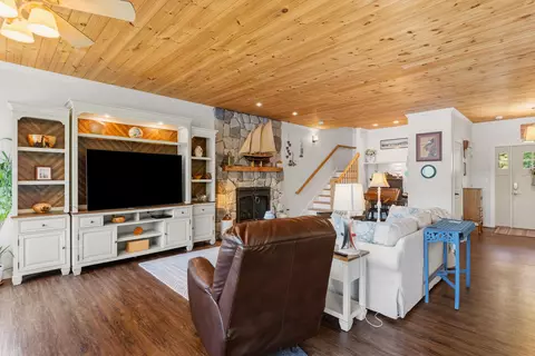 Living - 50 Gaumont Rd, Windham, NH 03087 photo 3 of 5