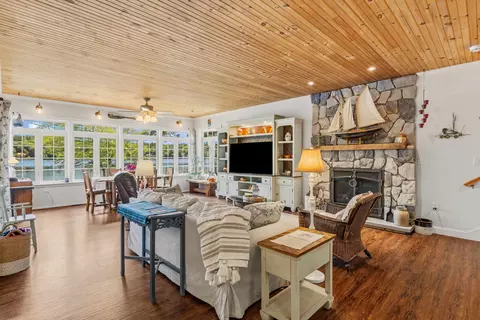 Living - 50 Gaumont Rd, Windham, NH 03087 photo 2 of 5