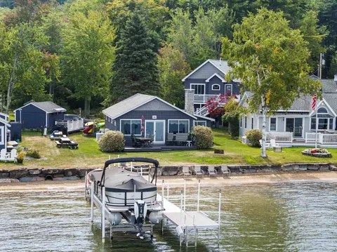 36 Elm St, Alton, NH 03810