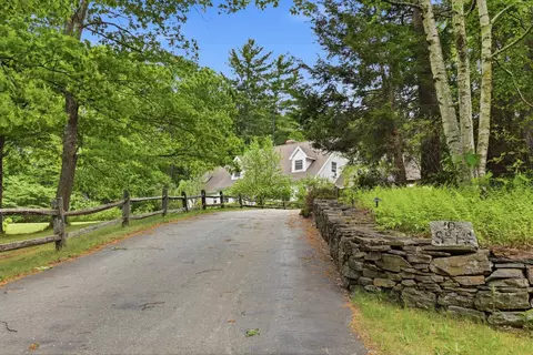 28 Island Rd, Deerfield, NH 03037
