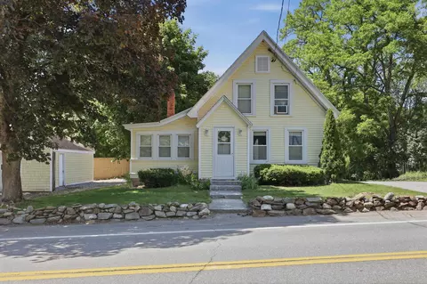 15 S Main St, Newton, NH 03858