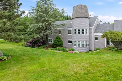 128 Hilltop Pl #128, New London, NH 03257