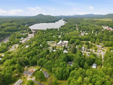 10 Baker Ln, Milton, VT 05468