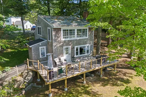 17 Penn Ave # A, Deerfield, NH 03037