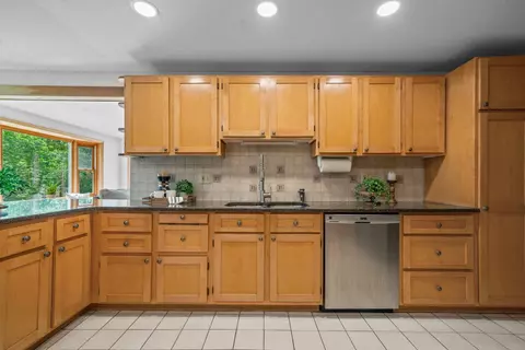 Kitchen - 7 Wilson Rd, Windham, NH 03087 photo 3 of 5