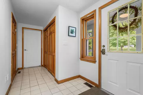Entry Way - 7 Wilson Rd, Windham, NH 03087 photo 3 of 9