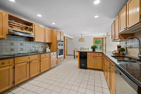 Kitchen - 7 Wilson Rd, Windham, NH 03087 photo 5 of 5