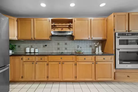 Kitchen - 7 Wilson Rd, Windham, NH 03087 photo 4 of 5