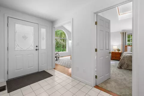 Entry Way - 7 Wilson Rd, Windham, NH 03087 photo 2 of 9
