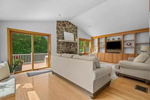 Living - 7 Wilson Rd, Windham, NH 03087 photo 2 of 4