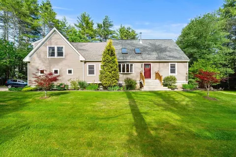 12 Doe Farm Ln, Newmarket, NH 03857