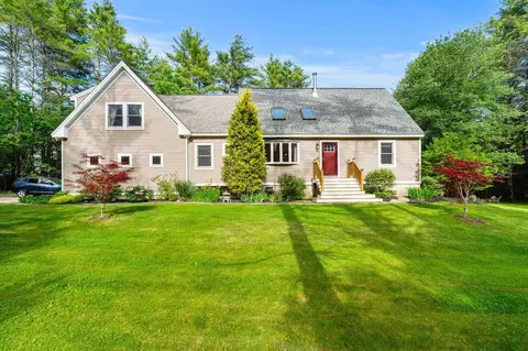 12 Doe Farm Ln, Newmarket, NH 03857