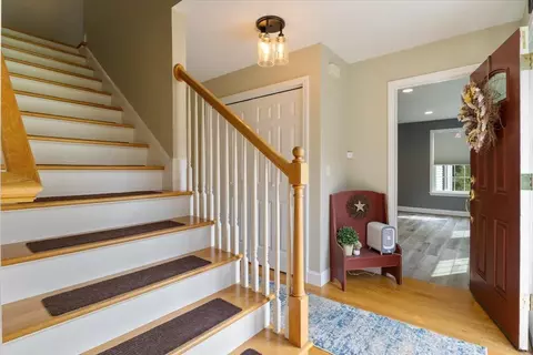 Entry Way - 4 Dunnmoore Dr, Bow, NH 03304 photo 4 of 5