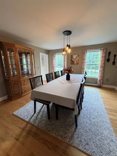 Dining - 4 Dunnmoore Dr, Bow, NH 03304 photo 3 of 5