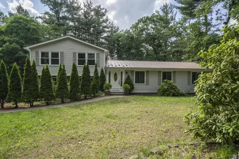 23 Middle Dunstable Rd, Nashua, NH 03062