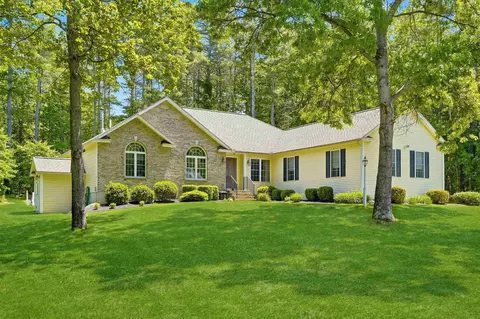 22 May Ln, Pelham, NH 03076