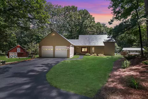 51 Baxter Rd, Hollis, NH 03049