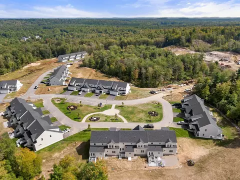 69 Driftwood Cir #26, Sandown, NH 03873