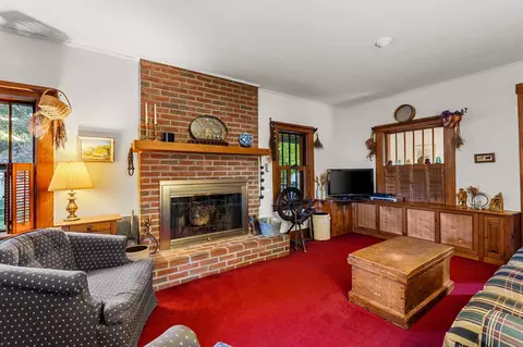 Living - 259 Mill Rd, Hampton, NH 03842 photo 2 of 3