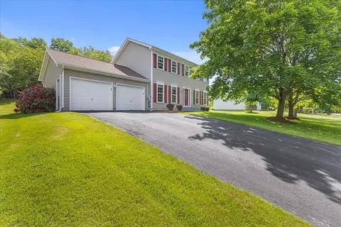 18 Fairview Dr, Essex Junction, VT 05452