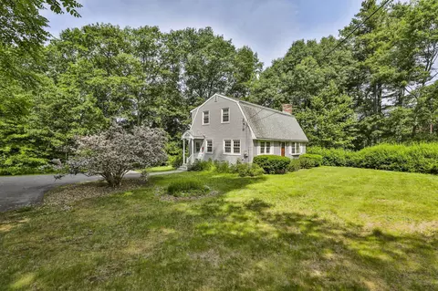 2 Hillside Dr, Hudson, NH 03051