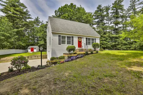 3 Evergreen Dr, Hudson, NH 03051