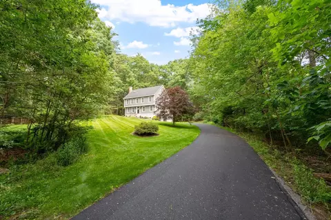 6 Finch Cir, Londonderry, NH 03053