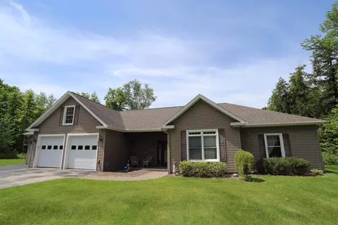 905 Dairninaka Dr, Derby, VT 05829