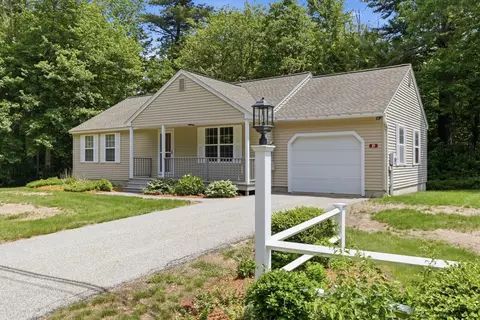 27 Saint John Ln, Hampstead, NH 03841