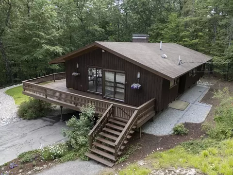 38 Pinecrest Dr, Bedford, NH 03110