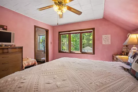 Bedroom - 14 Broadway Ave, Gorham, NH 03581 photo 2 of 6