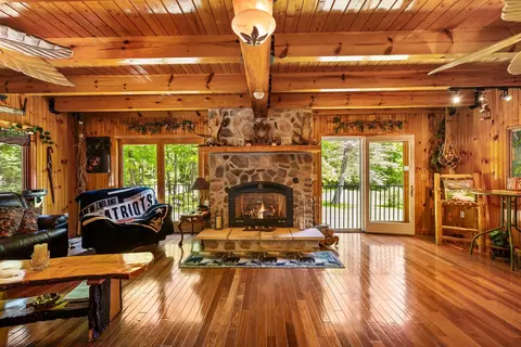 Living - 14 Broadway Ave, Gorham, NH 03581 photo 3 of 4