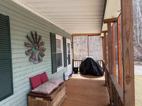 568 Cheshire St, Berlin, NH 03570