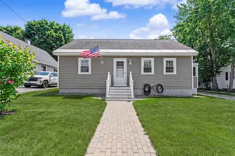 213 Bourne St, Manchester, NH 03103