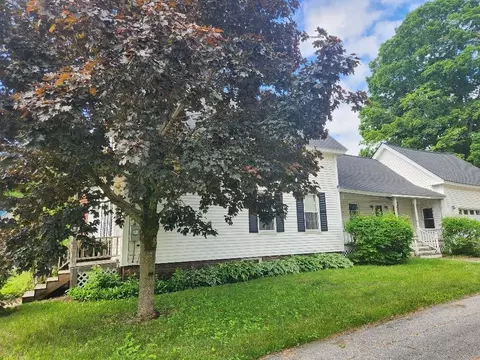 21 Henry St, Claremont, NH 03743