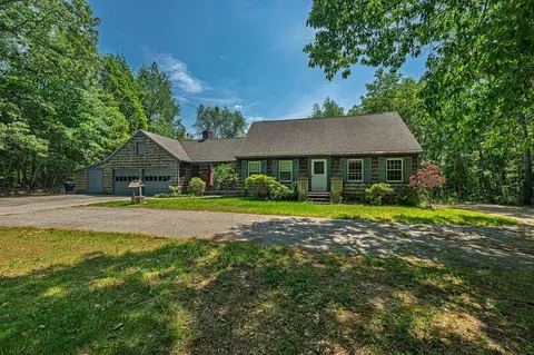 7 Squamscott Rd, Stratham, NH 03885