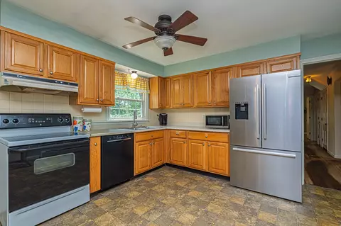 7 Squamscott Rd, Stratham, NH 03885 photo 5