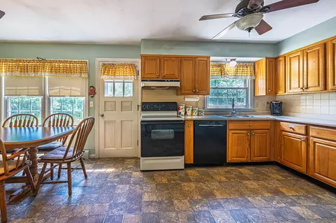 7 Squamscott Rd, Stratham, NH 03885 photo 10