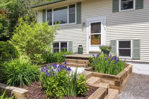 175 Rocky Ridge Cir, Saint George, VT 05495