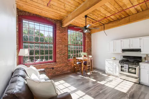 470 Silver St #209, Manchester, NH 03103