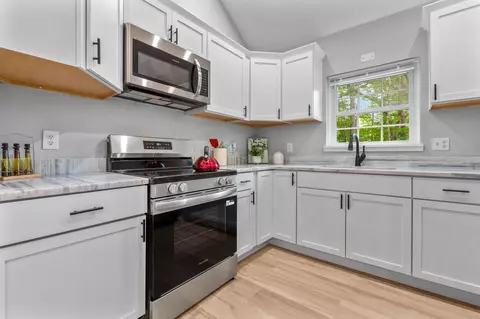 Kitchen - 29 Cunningham Dr, Derry, NH 03038 photo 2 of 3