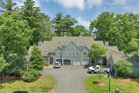 53 Hawthorne Village Rd, Nashua, NH 03062