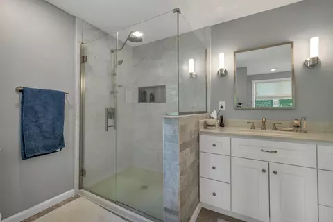 Bath - 76 Marblehead Rd, Windham, NH 03087 photo 3 of 5