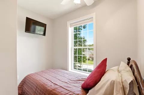 Bedroom - 57 Lindsay Rd, Hooksett, NH 03106 photo 5 of 6