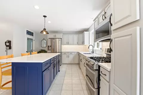 Kitchen - 57 Lindsay Rd, Hooksett, NH 03106 photo 4 of 4
